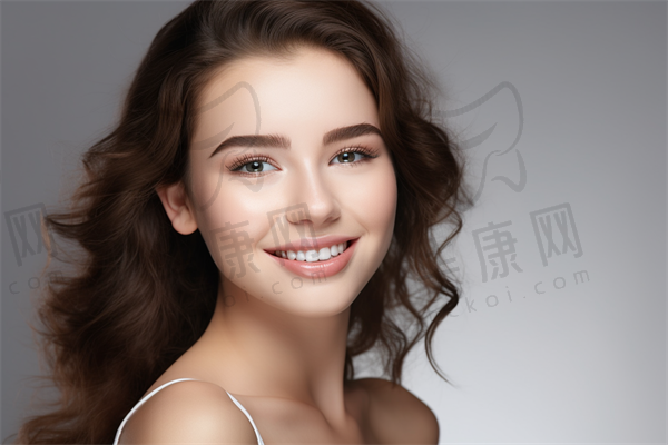 北京美莱郑咏舰面诊:专精与耐心