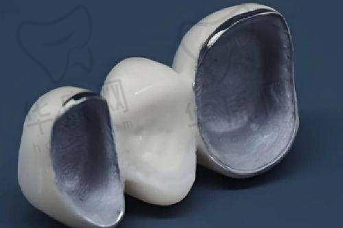 在深圳启正口腔给奶奶做全口义齿修复真心好，从缺牙困扰到畅享美食超惊喜